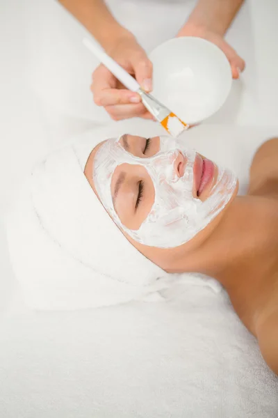 Woman receiving treatment at spa center — Stock Photo, Image