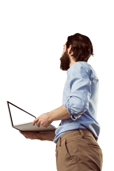 Όμορφος hipster κρατώντας ένα φορητό υπολογιστή — Φωτογραφία Αρχείου