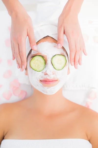 Woman receiving cucumber treatment — Stock Photo, Image