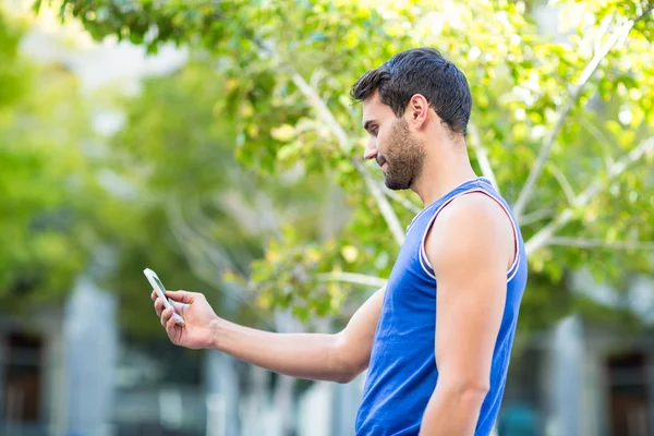 Un atleta feliz tomando selfie —  Fotos de Stock