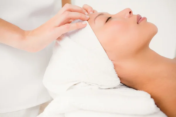 Young woman receiving forehead massage — Stock Photo, Image