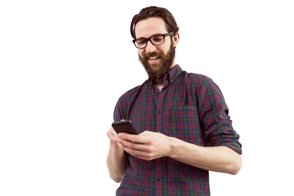 Schöner Hipster mit seinem Handy — Stockfoto