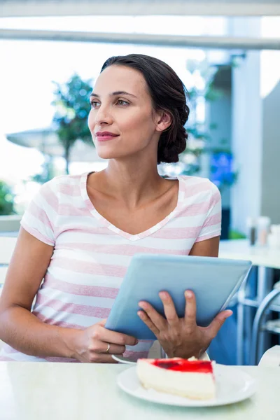 Happy woman enjoys using her tablet — Stock Photo, Image