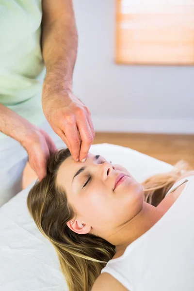 Relaxed pregnant woman enjoying head massage — Zdjęcie stockowe