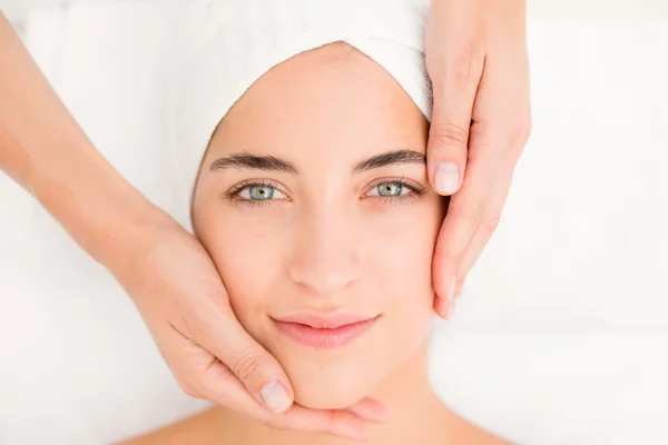 Woman receiving facial massage — Stock Photo, Image