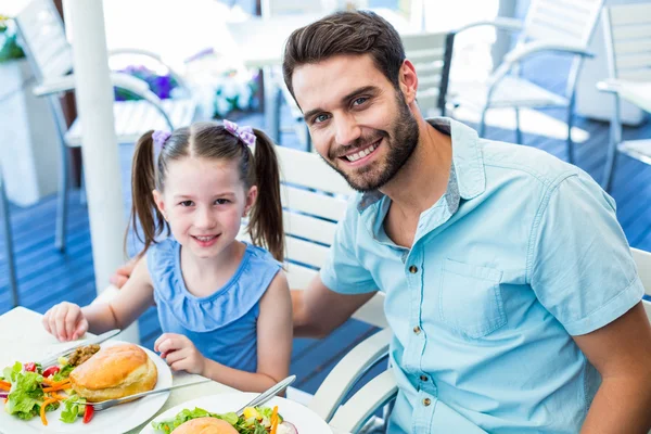 Daughter and father eating at the restaurant — Stock Photo, Image