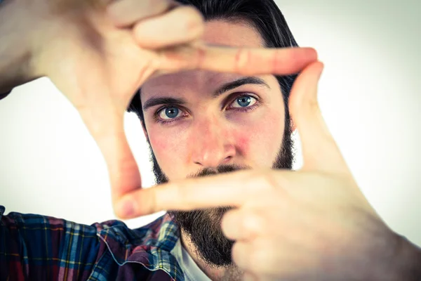 Knappe hipster opstelling met hands — Stockfoto