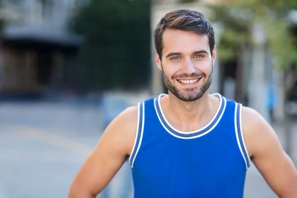 Retrato de um atleta bonito — Fotografia de Stock