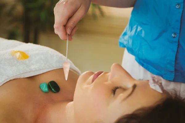 Young woman at crystal healing session — Stock Photo, Image