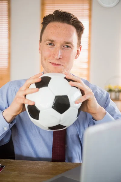 Empresário alegre segurando uma bola de futebol — Fotografia de Stock