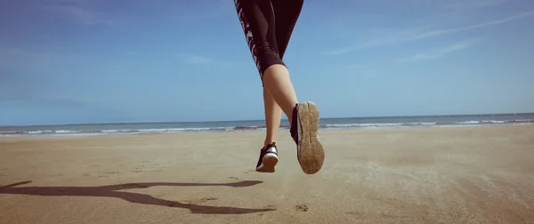 Fit woman jogging on the sand — Stock Photo, Image