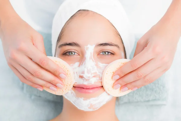 Hands cleaning woman face with swabs — Stock Photo, Image