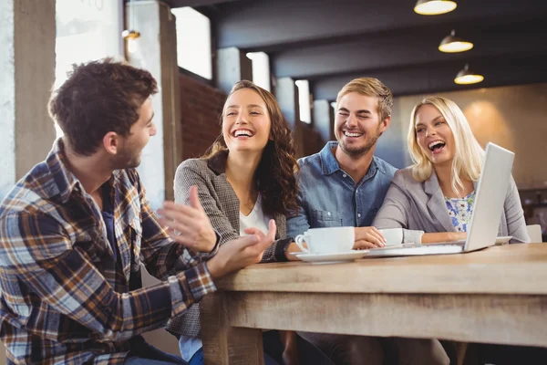 Smiling friends drinking coffee and laughing — Stock Photo, Image