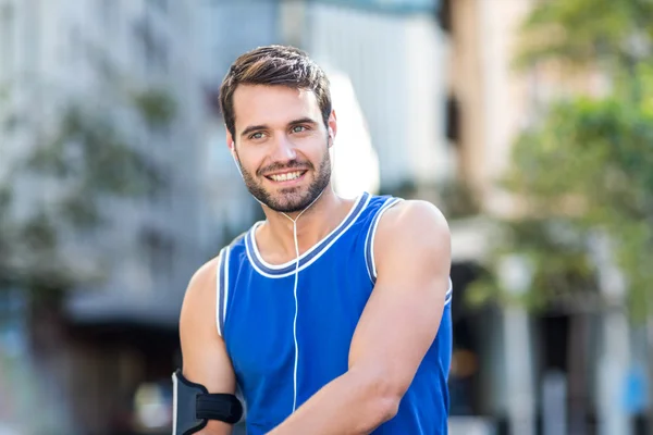 An handsome athlete listening to music — Stock Photo, Image