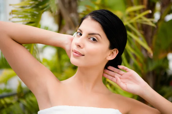 Woman preparing herself for spa day — Stock Photo, Image