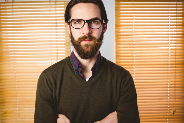 Hipster affärsman tittar på kameran — Stockfoto