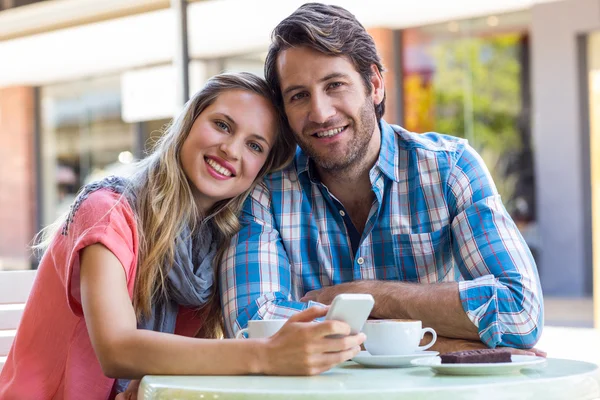 Pareja tomando té en la cafetería —  Fotos de Stock