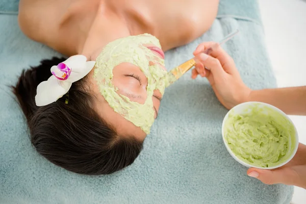 Attractive woman receiving treatment at spa center — Stock Photo, Image
