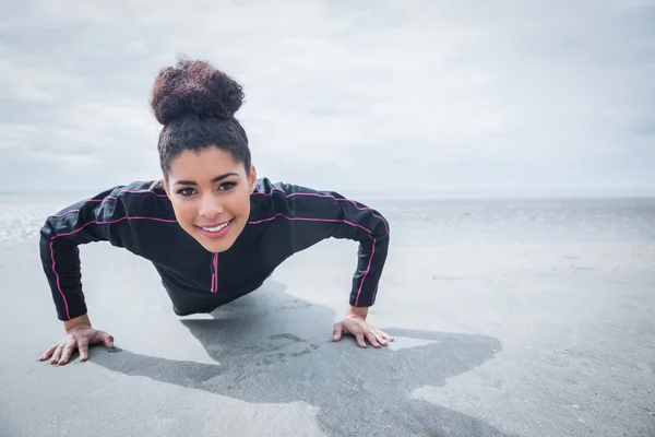 Fit girl working out on cold day — Stock Photo, Image