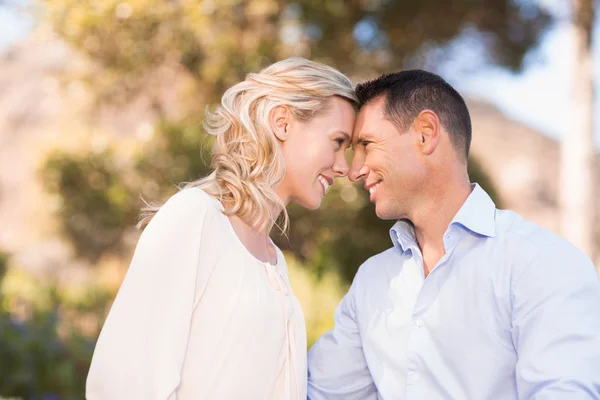 Couple looking at each other intensively — Stock Photo, Image