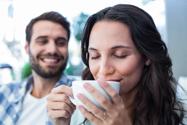 Linda pareja tomando café juntos —  Fotos de Stock