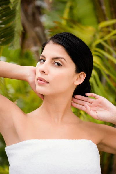 Woman preparing herself for spa day — Stock Photo, Image