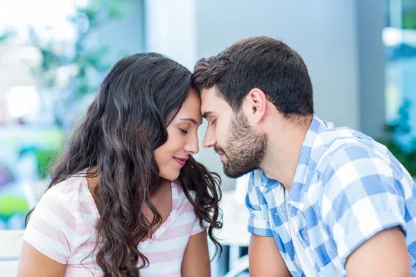 Cute couple putting foreheads against each others — Stock Photo, Image