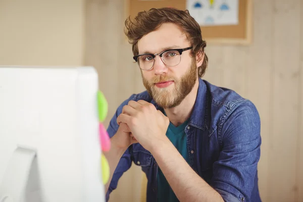 Hipster businessman working at his desk — Stock Photo, Image