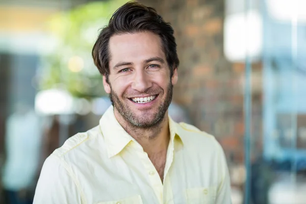 Smiling man at shopping mall — Stock Photo, Image