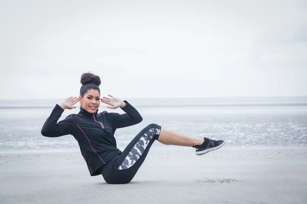 Fit girl working out on cold day — Stock Photo, Image