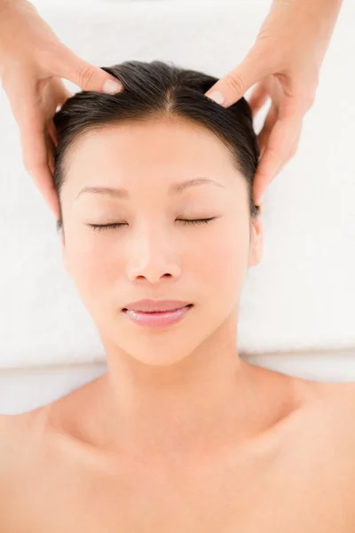 Young woman receiving head massage — Stock Photo, Image