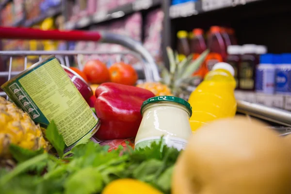 Un carro con comida saludable —  Fotos de Stock