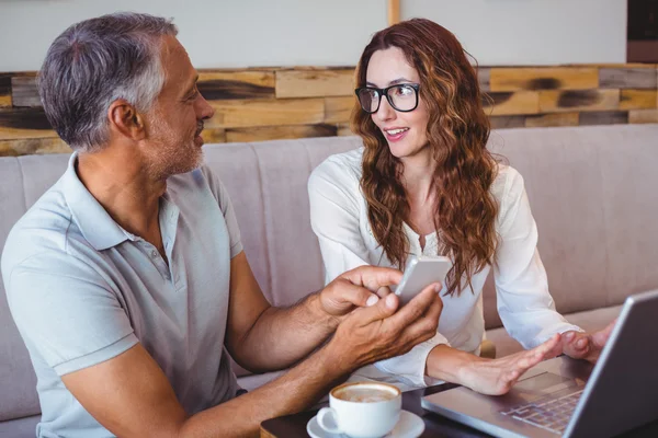 Casual zakenmensen werken — Stockfoto