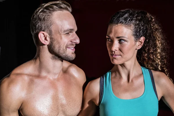 Muscular couple looking at each other — Stock Photo, Image