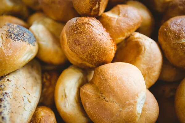 Basket with fresh bread — Stock Photo, Image