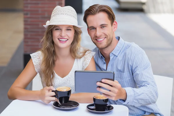 Cute couple looking at the camera — Stock Photo, Image