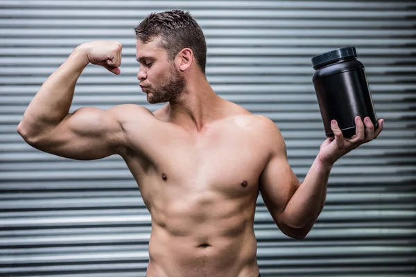 Muscular man posing — Stock Photo, Image