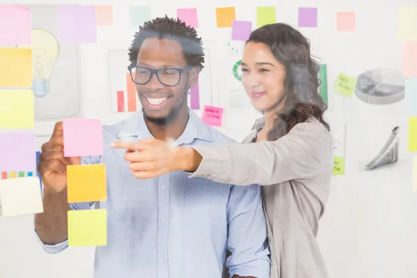 Junge kreative Geschäftsleute — Stockfoto