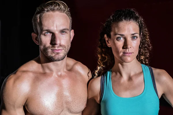 Muscular couple looking at the camera — Stock Photo, Image