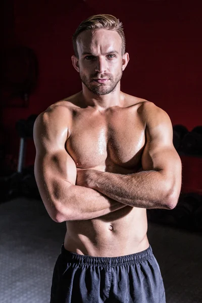 Muscular man with arms crossed — Stock Photo, Image