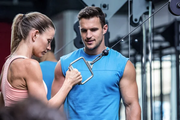 Young Bodybuilder training a young woman — Stock Photo, Image