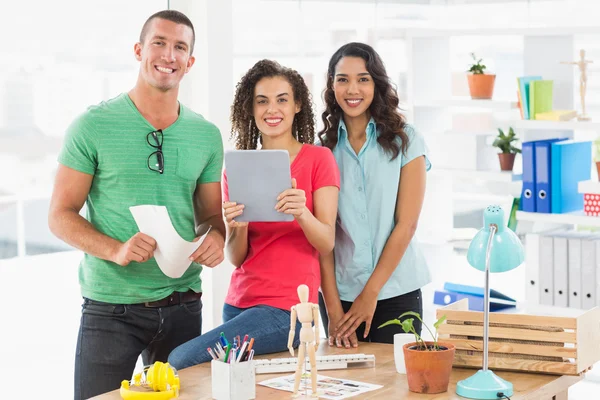 Equipo de negocios casual teniendo reunión — Foto de Stock