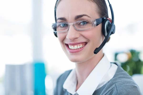 Glückliche Geschäftsfrau mit Headset — Stockfoto