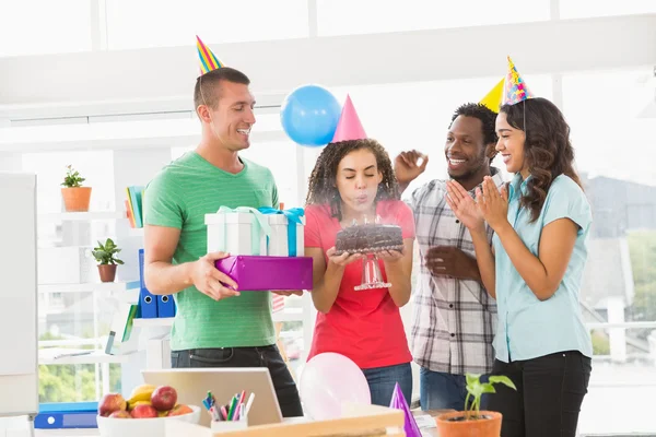 Smiling colleagues celebrating birthday — Stock Photo, Image