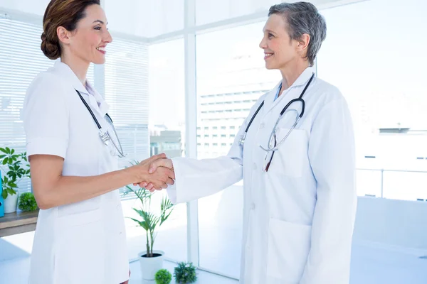 Medical colleagues shaking hands — Stock Photo, Image