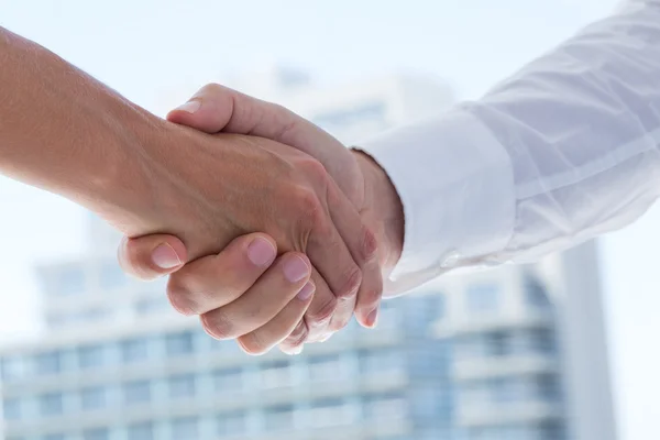 Close up view of two business people shaking hands — Stock Photo, Image