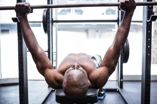 Young Bodybuilder doing weightlifting — Stock Photo, Image