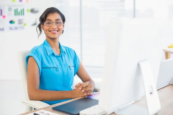 Smiling casual businesswoman working — 스톡 사진