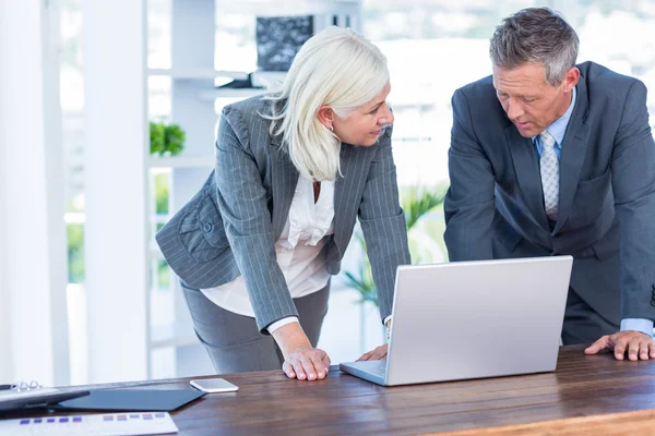 Business people working on laptop computer — Stock Photo, Image