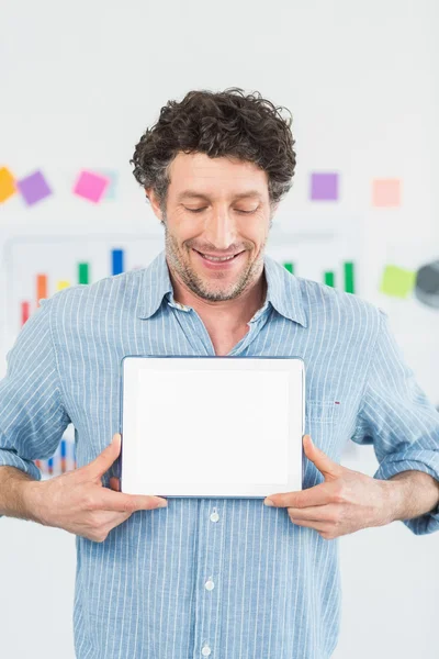 Happy casual businessman using tablet — Stock Photo, Image